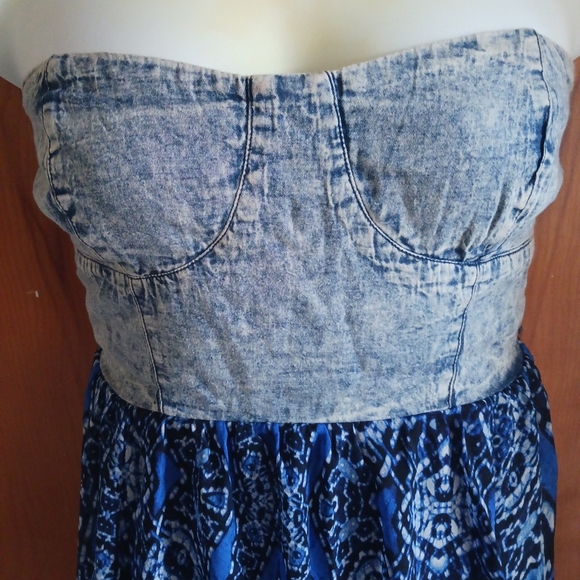 Halter dress - Picture 2 of 12